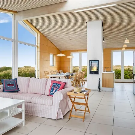 Tinea - 50m From The Sea By Interhome *